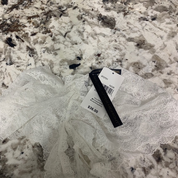 Luxe lace open panel briefs - Picture 4 of 4